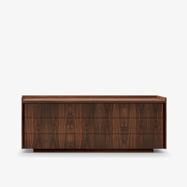 Chest of drawers in blockboard and solid wood